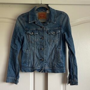 Levi's Women's Medium Blue Denim Trucker Jacket